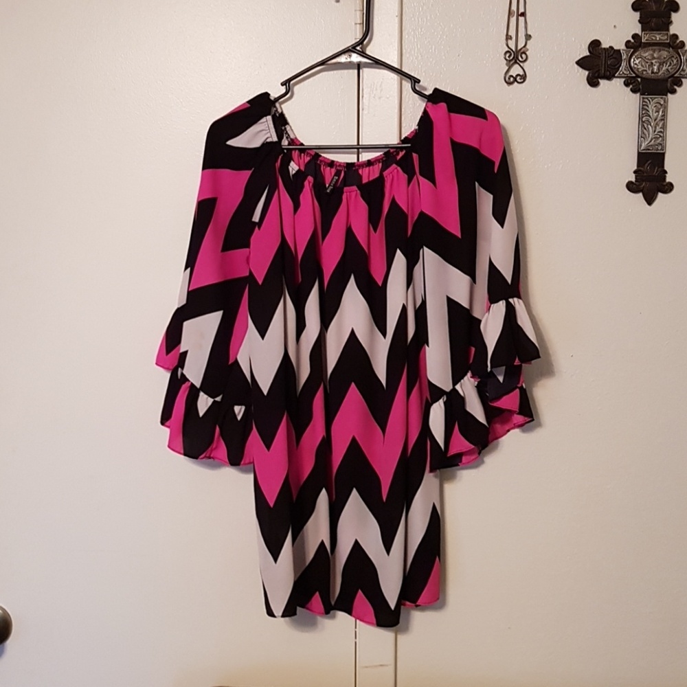 Chevron print wide sleeve pint blouse